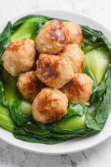 鶏団子とチンゲン菜の餡かけ