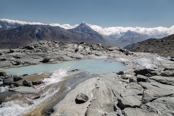 Randonnée jusqu'au refuge de Langfluh en été