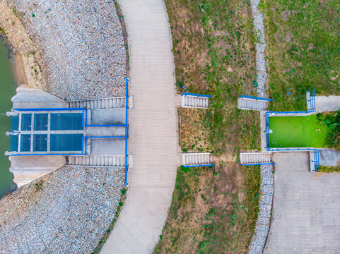 Dam on the water reservoir