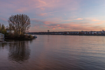 Abenddämmerung in Mainz am Rhein