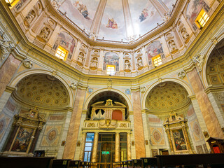 Fototapeta na wymiar Interior of the Basilica of Santa Margherita di Montefiascone (Italy)