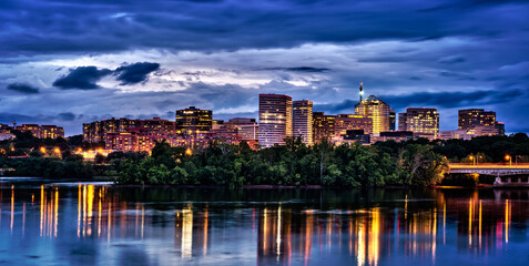 Rossyln, Arlington, Virginia, USA downtown city skyline at dusk on the Potomac River. - obrazy, fototapety, plakaty