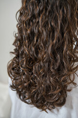 Natural curls with pintura coloring Moisturized healthy curly hair after visiting the salon