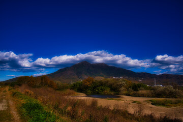 秋空に青い空と雲,筑波山の雄大な景色