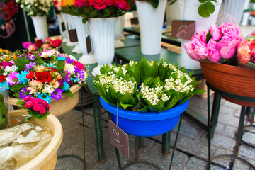 Fototapeta na wymiar Street flower shop. Flowers in vases on the street