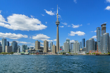 Obraz premium Beautiful Toronto's skyline over Lake Ontario. Toronto, Ontario, Canada.