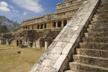 Fototapeta na wymiar Gran Palacio Norte, The great Palace, Sayil, Yucatan, Mexico