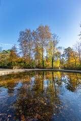 Fototapeta na wymiar Pond in Parc de Sceaux in autumn - Ile de France - Paris Region - France