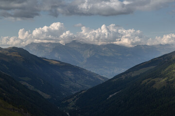 Coucher de soleil dans le Val des dix sur la commune d'hérémence en Valais en suisse