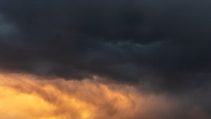 Fototapeta na wymiar Dark cumulus clouds in sky before thunderstorm.