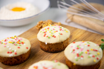 Mini carrot cake with white chocolate cover and sprinkles
