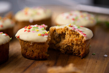 Mini carrot cake with white chocolate cover and sprinkles