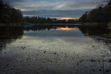 Obraz premium sunset over a rural lake