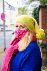 Frau im Corona Winter 2020