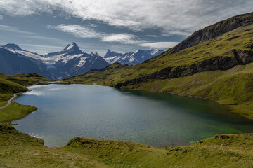 Panorama lac de Bachalp depuis le sommet Faulhorn