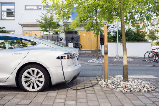 Charging electric car, Sweden