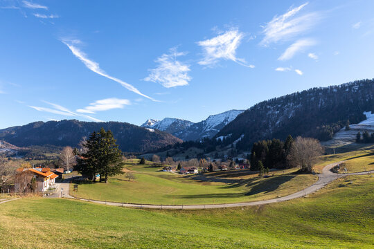 Bergdorf Steibis mit Nagelfluhkette