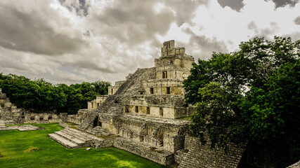 Fototapeta na wymiar Edzna Civilización maya de méxico 
