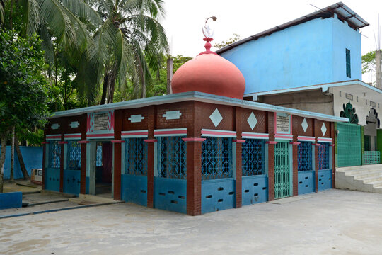 Dudh Kumar Pir Saheb Mazar (2).JPG