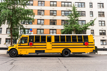 Fototapeta na wymiar School Bus waiting in Fifth Avenue. New York City. USA.
