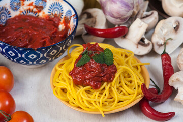 spaghetti pasta with tomatoes sauce - 394469276