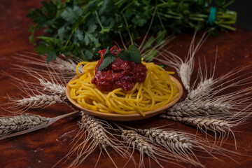 spaghetti pasta with tomatoes sauce - 394469881
