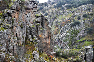 montaña  y piedras