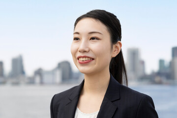 笑顔の若いビジネスウーマンのポートレート