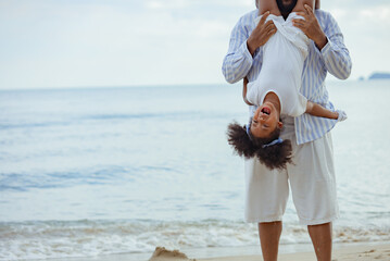 Fototapeta na wymiar Ethnicity Happy Family Africans Enjoy playing on the beach summer