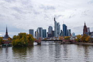 Fototapeta na wymiar The Skyline of Frankfurt from the Ignatz-Bubis-Bridge.