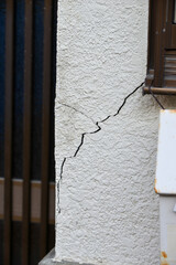 住宅壁面の亀裂