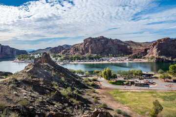 Obraz premium An overlooking view of nature in Buckskin Mountain SP, Arizona