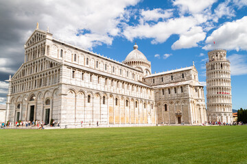 Naklejka premium Pisa cathedral and the leaning tower in sunny day, Italy vacation