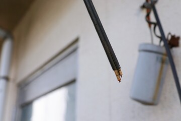 断線した電線　屋外ケーブル