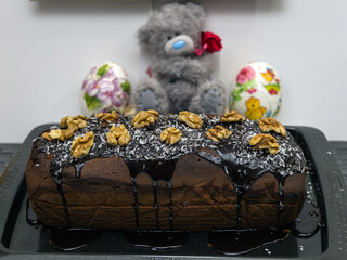 Ciemne kakaowe ciasto z orzechami  © Tomasz Marchewka 