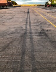 Światłocień długi cień na drodze  © Tomasz Marchewka 