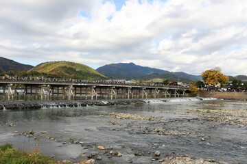 秋の渡月橋