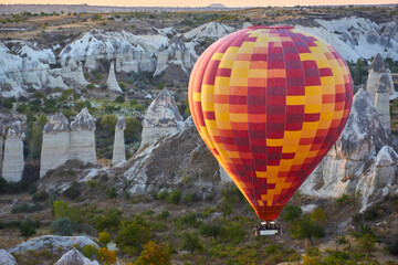 Fototapeta premium Hot air balloons at sunrise in Cappadocia, Turkey