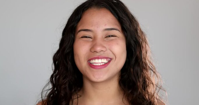 Casual hispanic girl giving testimony, latina woman speaking to camera portrait face
