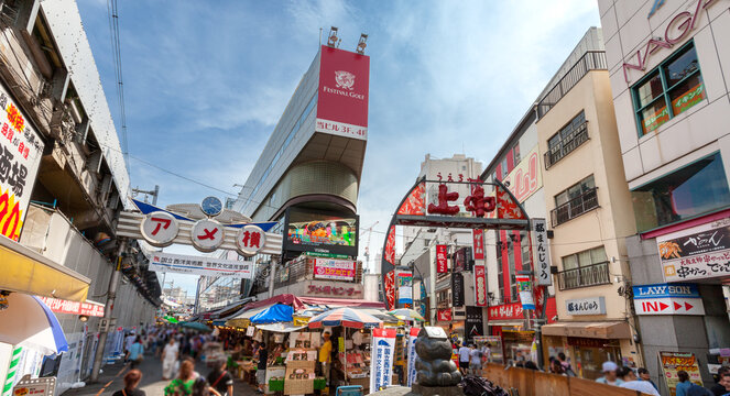 上野アメ横（東京都台東区上野、2016年撮影）