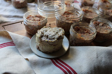 Préparation des pâtés en conserve, pâté de porc au foie gras