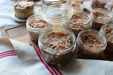 Préparation des pâtés en conserve, pâté de porc au foie gras
