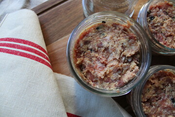 Préparation des pâtés en conserve, pâté de porc au foie gras