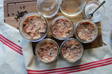 Préparation des pâtés en conserve, pâté de porc au foie gras