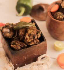 Chicken in earthen pots