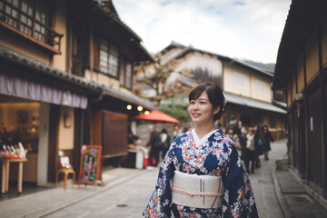 京都「清水坂」　女性着物　古き良き日本