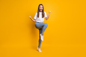 Fototapeta na wymiar Full length photo portrait of screaming woman standing on one leg isolated on bright yellow colored background