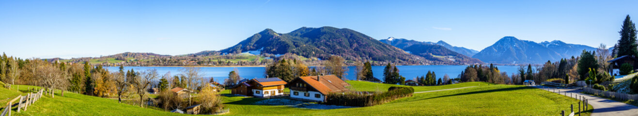Fototapeta na wymiar famous Tegernsee lake in Bavaria