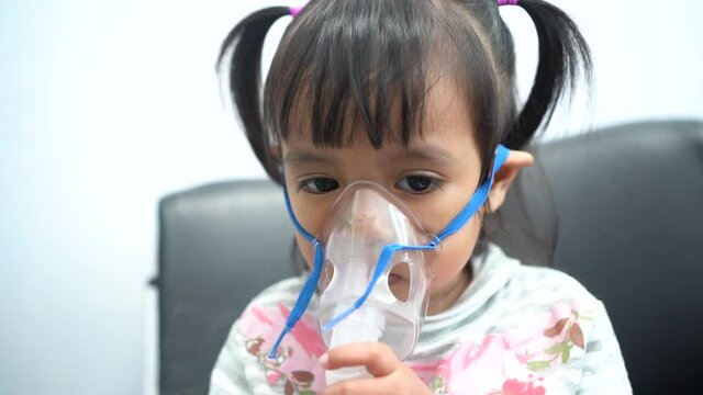 Asian baby was sick as Respiratory Syncytial Virus (RSV) and having medical treatment at hospital.