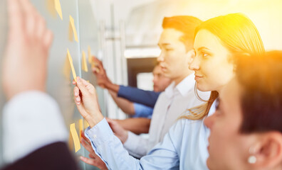 Kreatives Business Team bei Seminar Workshop